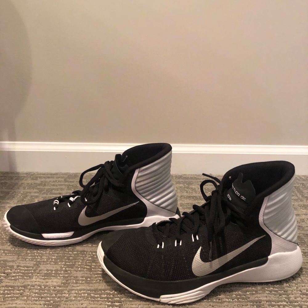 Women’s basketball sneakers